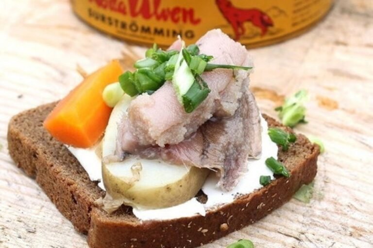 Сюрстрёмминг – шведський делікатес із найсильнішим запахом у світі сюрстрёмминг